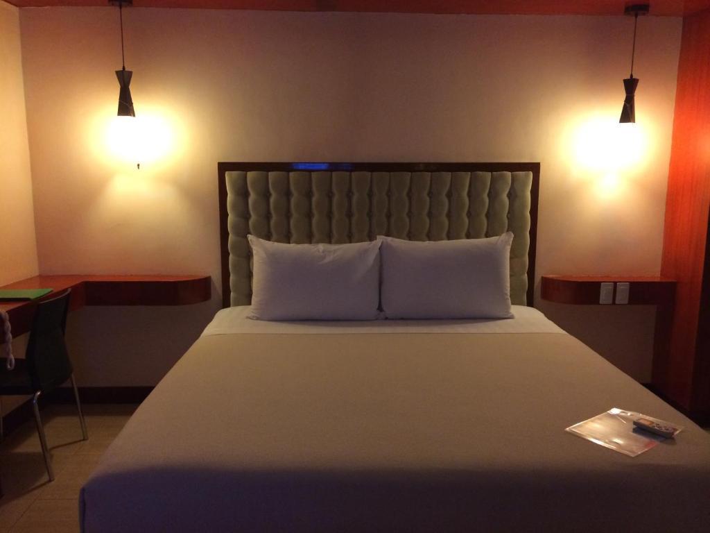 Cebu Dulcinea Hotel And Suites-Mactan Airport Hotel Lapu-Lapu City Exterior foto